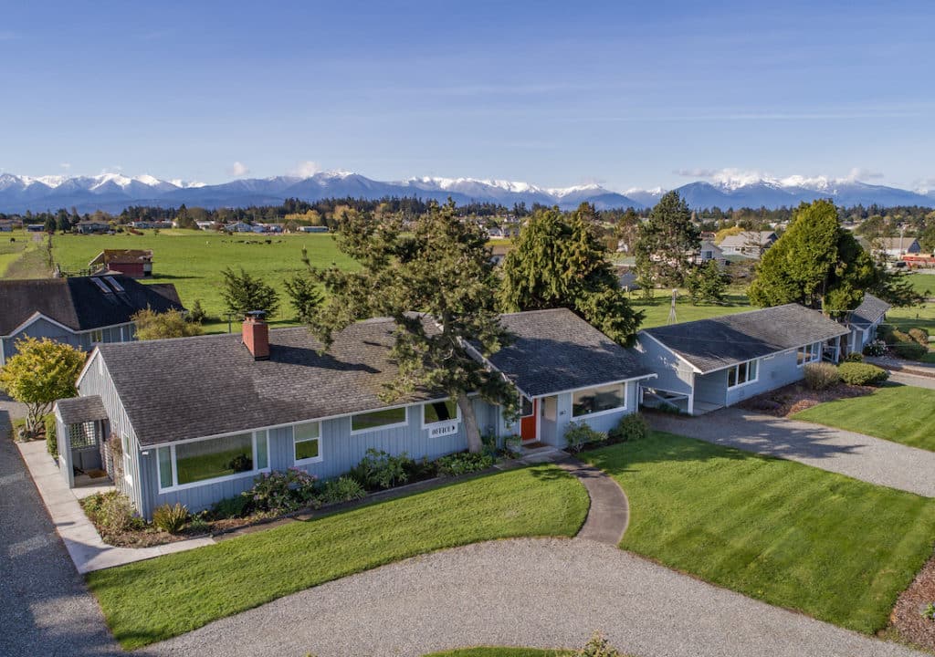 Sequim cottages with the olympic mountains in the background 